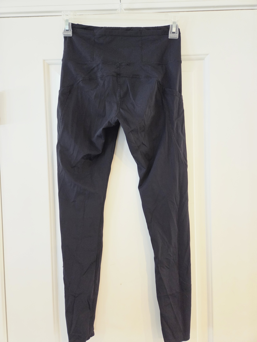 Lululemon High-Waist Black Leggings with Side Pockets